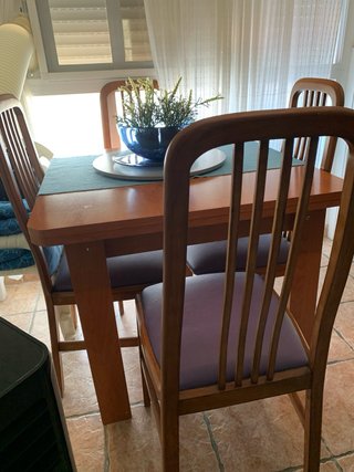 Mesa extensible con 4 sillas