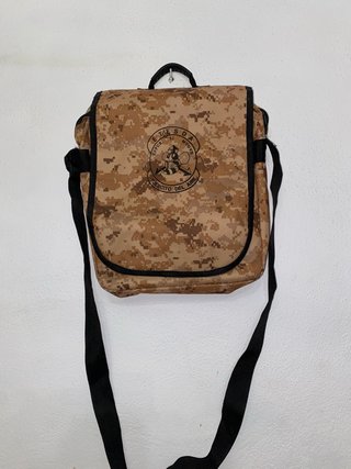 Mochila bandolera camuflaje
