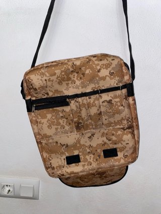 Mochila bandolera camuflaje