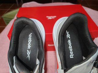 Zapatillas Reebok Gris y Rojo Talla 44