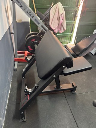 Banco de Bíceps Titanium Strength