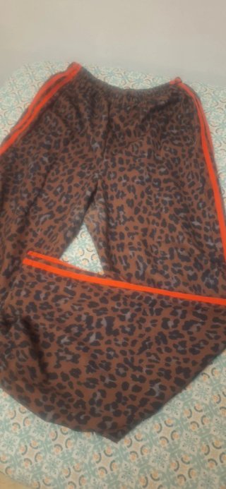 Pantalón chándal estampado leopardo