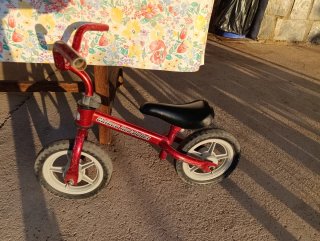 Bicicleta sin pedales roja Chicco