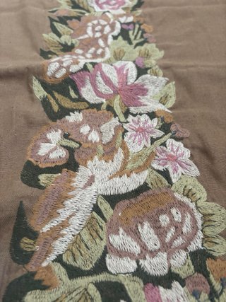 Cojín Zara Home bordado flores