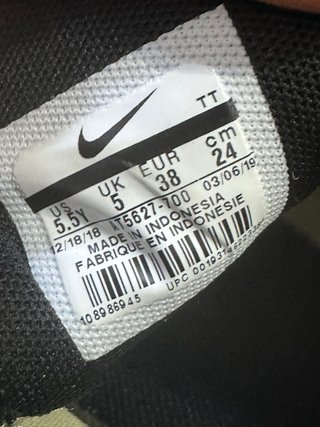 Nike Air 200 Zapatillas Beige y Negro