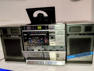 Radio Philips D8878 - Radio y Aux Lanzado en 1988.