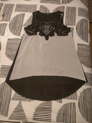 Camisa con cuello de encaje