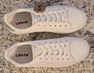 Zapatillas Levi's Blancas con Detalles Plateados