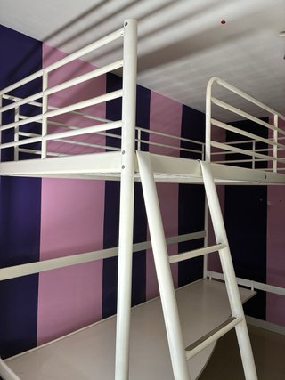 Cama litera blanca IKEA con escritorio