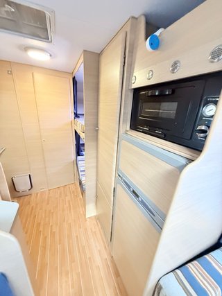 Autocaravana doble salón/doble rueda