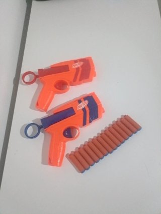 2 Pistolas Nerf + 14 Balas