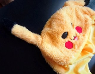 Gorro Pikachu con orejas móviles