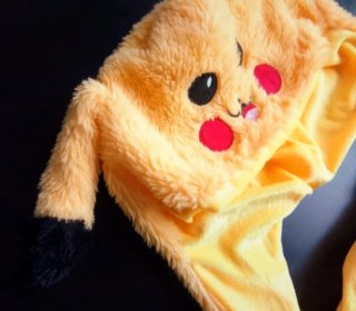 Gorro Pikachu con orejas móviles