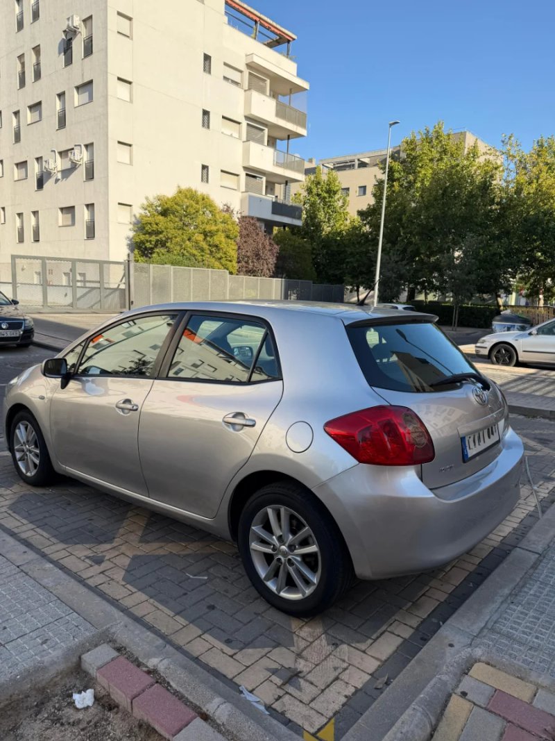 Toyota Auris 1.4 D-4D Active 3p 2010, foto 2