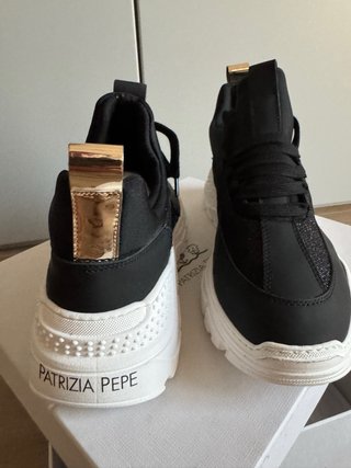 Sneakers Patrizia Pepe nere e oro
