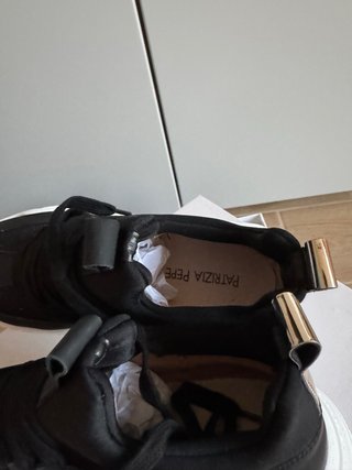 Sneakers Patrizia Pepe nere e oro
