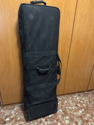 Yamaha MODX8 y funda original