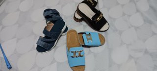 Sandalias de mujer negras y azules