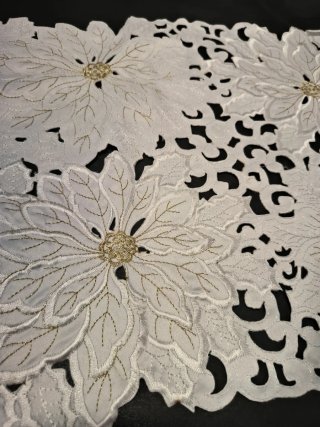 Camino de mesa calado flores 110x36cm