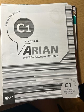 Arian euskara ikasteko metodoa. Ikaslearen libu...