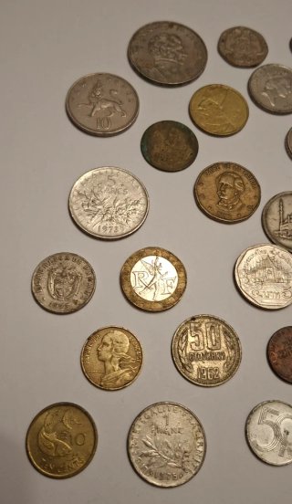 26 Monedas de Diferentes Países