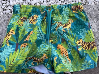 Bañadores niño, desde la talla 6 hasta la 8.