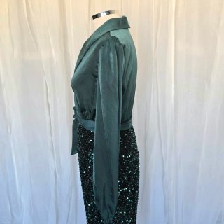 Vestido fiesta verde satén ylentejuelas talla S