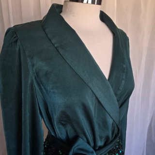 Vestido fiesta verde satén ylentejuelas talla S