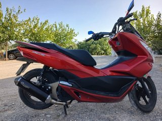 Honda PCX 125 Maxi Scooter Roja