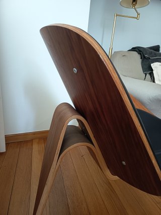 Butaca de piel y madera