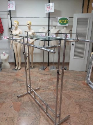 Perchero Metálico con Estantes de Cristal