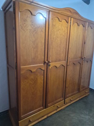 Ropero provenzal de madera de 4 puertas