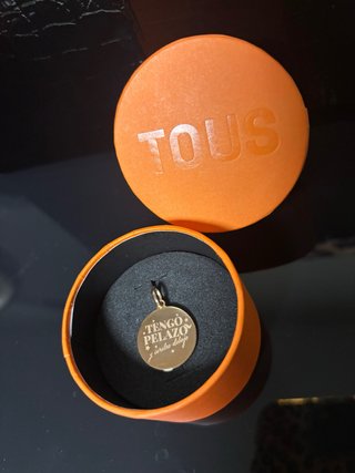 Medalla Tous Tengo Pelazo y Cerebro Debajo
