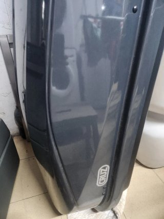 Cofre gris oscuro para coche