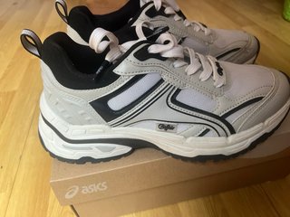 Zapatillas Buffalo grises y blancas