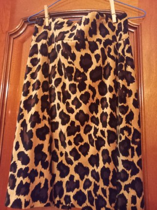 Traje de falda estampado leopardo