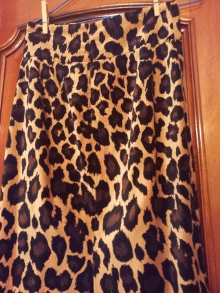 Traje de falda estampado leopardo