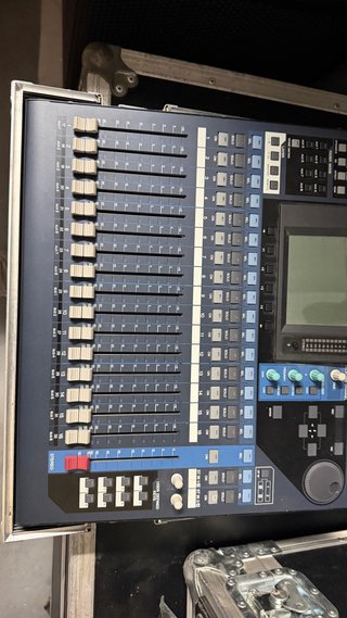 Vendo Yamaha 01V96, mesa de mezclas digital profes