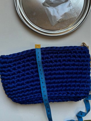 Borsetta fatta a mano blu elettrico con catena oro