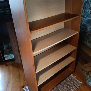 Estantería de madera