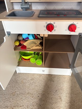 Cocinita de madera nueva, apenas de ha usado.
