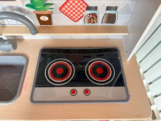 Cocinita de madera nueva, apenas de ha usado.
