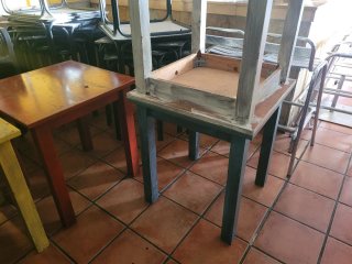 Sillas de madera de colores