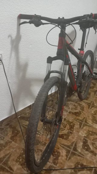 Bicicleta Ghost Negra y Roja