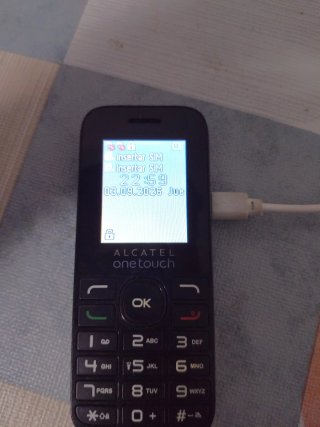 Telefono Alcatel OneTouch Dual SIM con Torcia