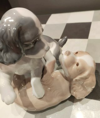 Lote 2 figuras Nao de Lladró. Perritos y niña.