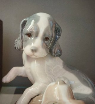 Lote 2 figuras Nao de Lladró. Perritos y niña.