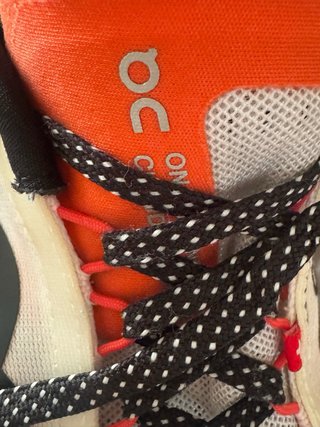 Zapatillas On Running Naranja y Blanco