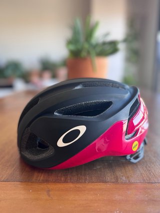 Casco Bici Oakley Negro/Rojo modelo Aero 3