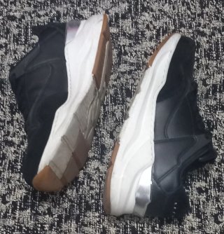 Zapatillas Skechers Negras y Plateadas